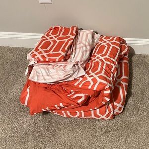 Complete queen comforter set